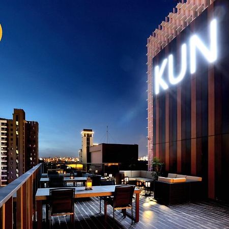 Kun Tour Hotel Тайджун Екстериор снимка