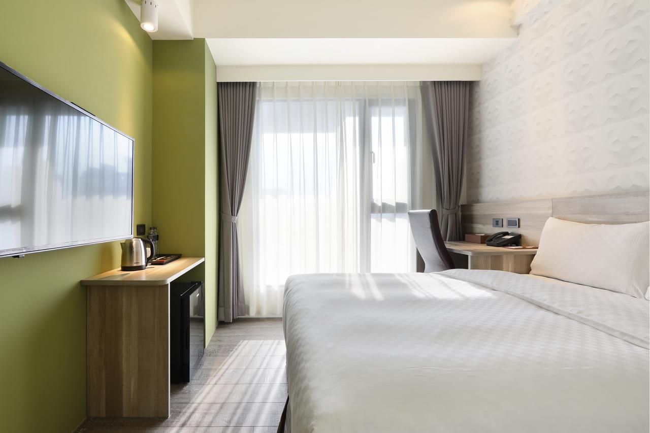 Kun Tour Hotel Тайджун Екстериор снимка