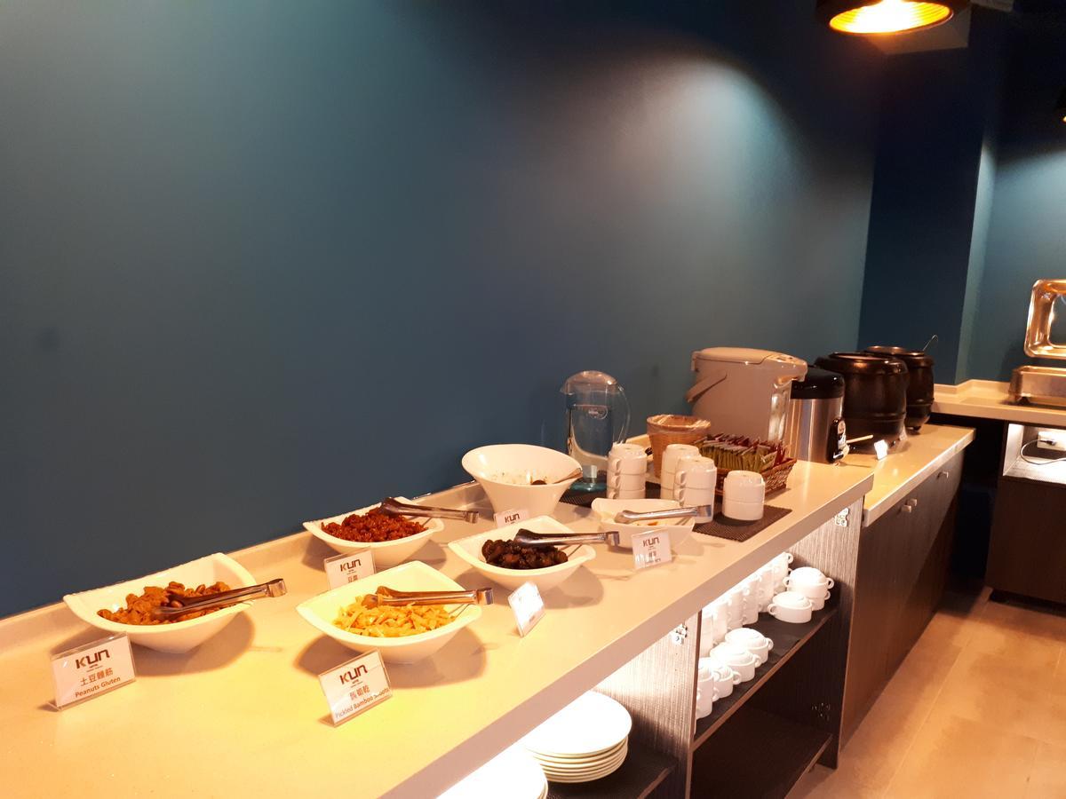 Kun Tour Hotel Тайджун Екстериор снимка