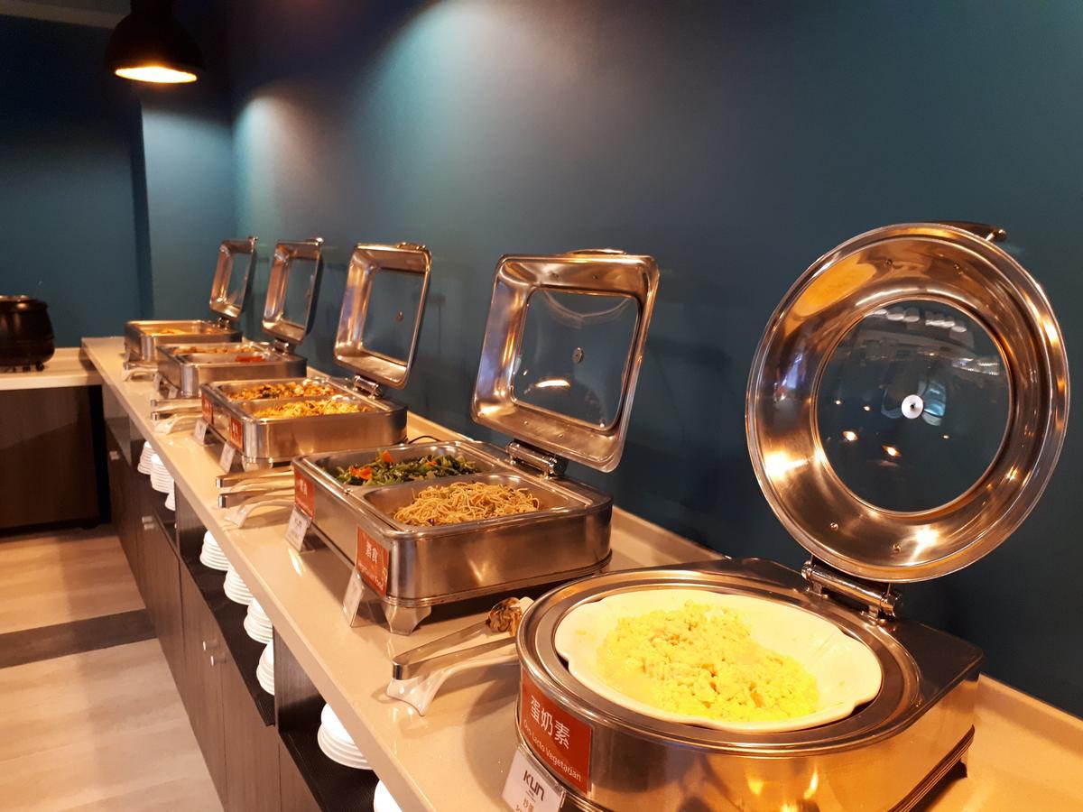 Kun Tour Hotel Тайджун Екстериор снимка