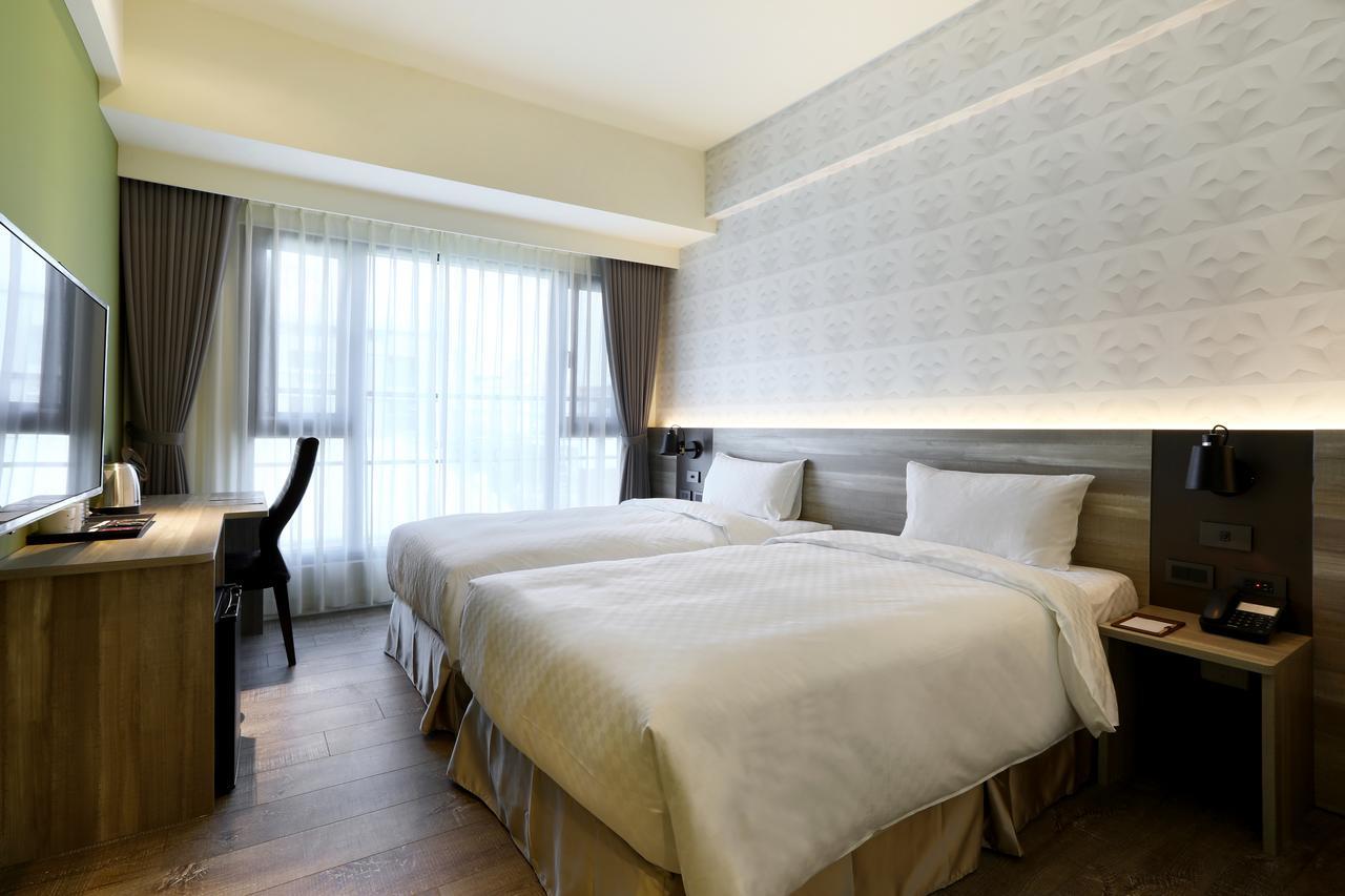 Kun Tour Hotel Тайджун Екстериор снимка