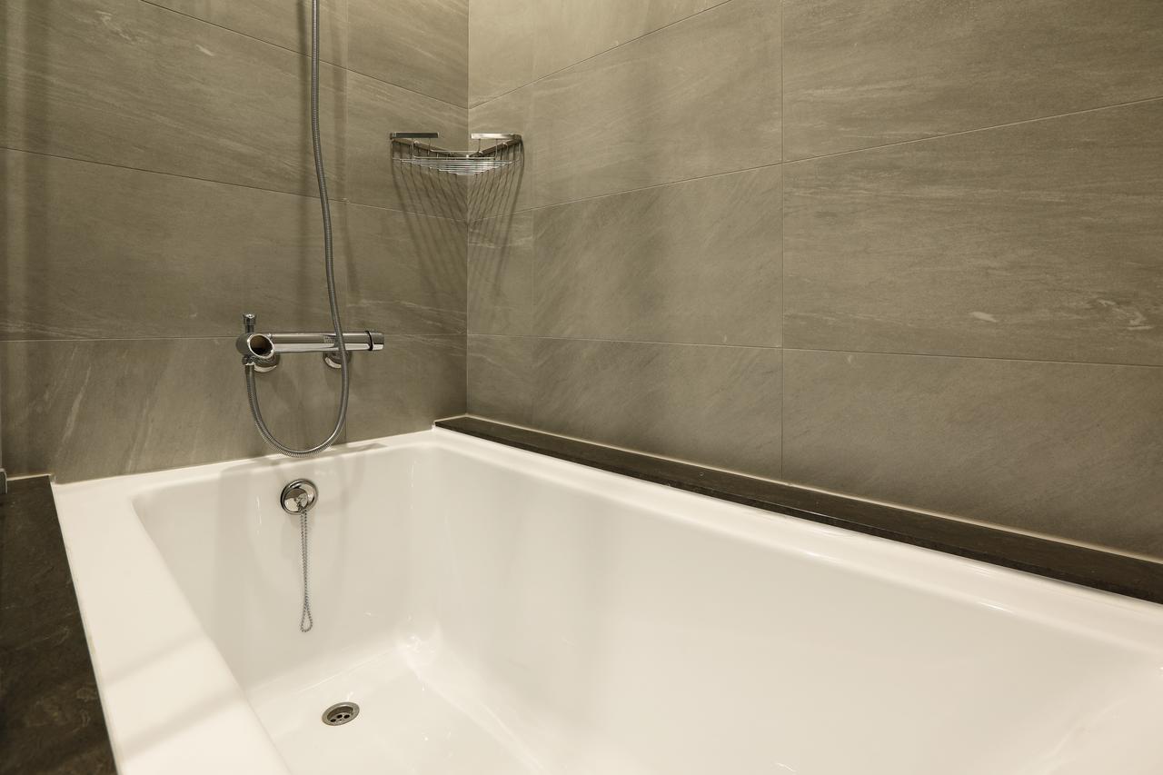 Kun Tour Hotel Тайджун Екстериор снимка