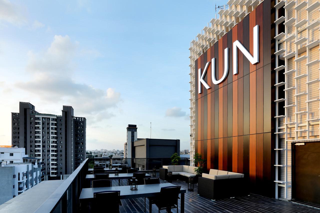 Kun Tour Hotel Тайджун Екстериор снимка
